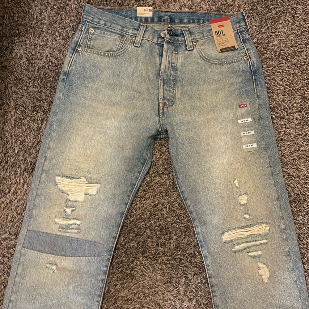 LEVIS STRAUSS & CO - 501 ORIGINAL SITS AT WAIST STRAIGHT LEG MEN’S